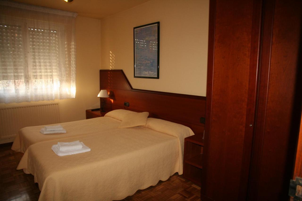 Pension Acella Pamplona Exterior photo