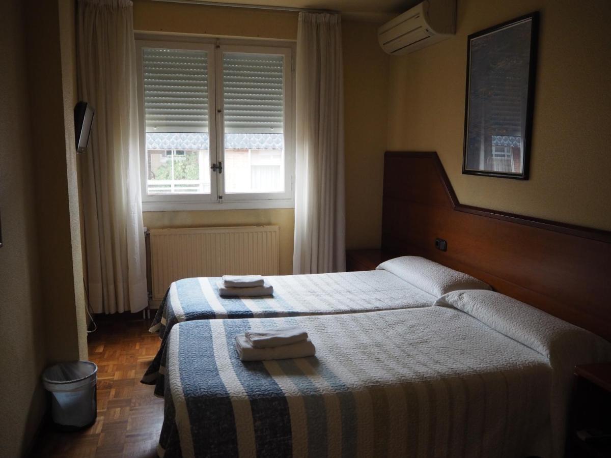 Pension Acella Pamplona Exterior photo